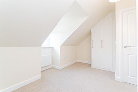 4 bedroom semi-detached house to rent - Photo 3