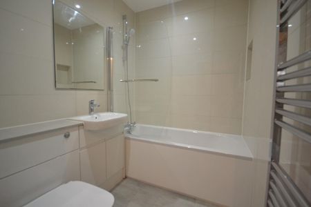 1 bedroom Flat To Let - Photo 4