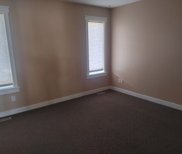 352 Smith St, Regina - Photo 2