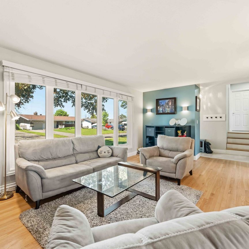 15 15 ULLSWATER Drive, K2H 5H3, Ontario - Photo 1