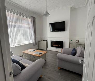 4 bedroom house of multiple occupation to rent - Photo 1