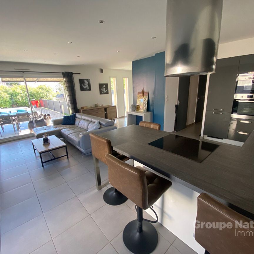 Maison à louer à Eyguières - 5 pièces avec piscine, - Photo 1