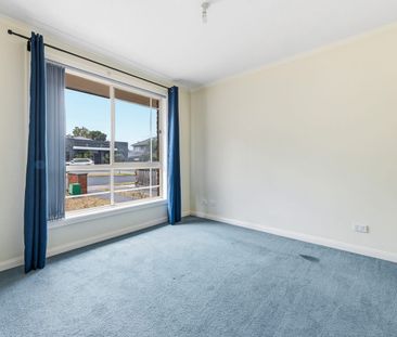 MODERN & SPACIOUS TWO-BEDROOM UNIT IN PRIME OAKLEIGH EAST LOCATION - Photo 4