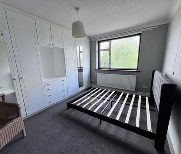 6 Bed Semi-Detached House, Mount Drive, HA2 - Photo 3