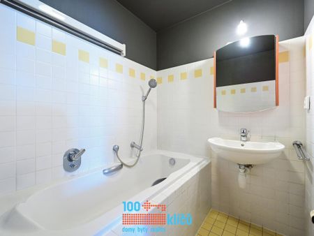 Pronájem bytu 2+1 64 m2 - Fotografie 5