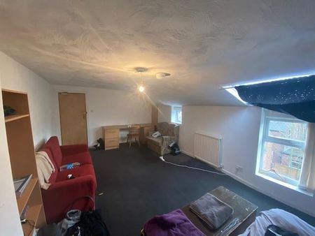 5 bedroom private hall to rent - Photo 2