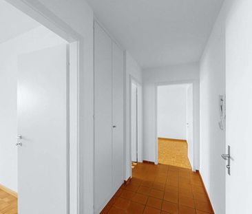 Comfortable living in a well-maintained apartment building - Photo 3