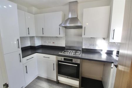 2 bedroom semi-detached house to rent - Photo 2