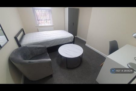 1 bedroom in a house share to rent - Photo 3