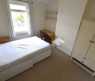 4 bedroom semi-detached house to rent - Photo 3