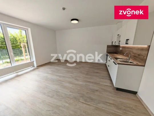 Pronájem bytu 1+kk 36 m - Photo 1