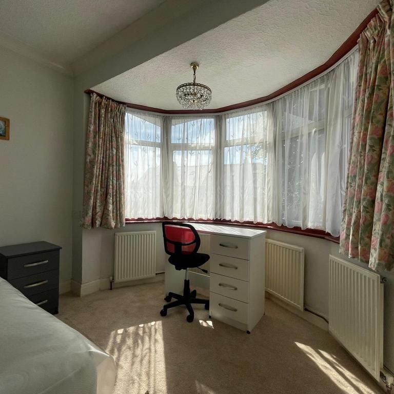 1 bedroom in a house share to rent - Photo 1