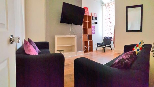 4 bedroom terraced house to rent - Photo 1