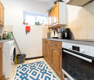 4 bedroom terraced house to rent - Photo 5