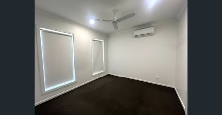 Modern Family Home - Photo 3