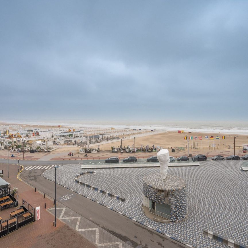 ONGEMEUBELD - UNIEK 3 slaapkamer appartement gelegen op het RUBENSPLEIN met een prachtig open ZEEZICHT. - Photo 1