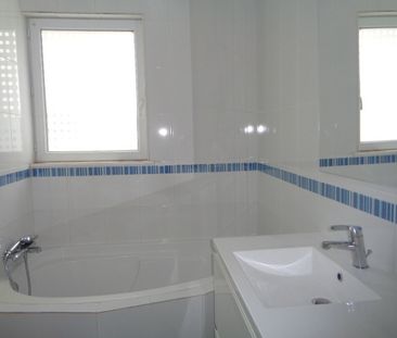 Location Maison 7 pièces 99m² TOURLAVILLE 50110 - Photo 6