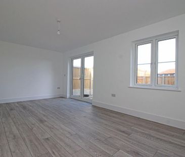 3 bedroom end of terrace house to rent - Photo 1