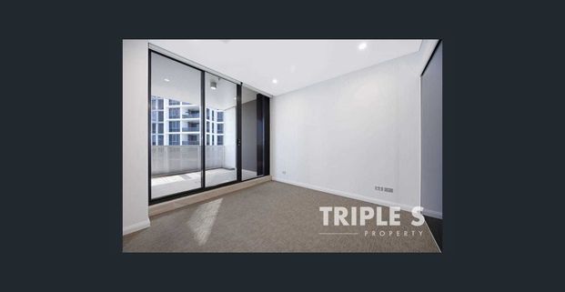 82sqm Spacious unit with study nook, enjoying bright north-west natural light - Photo 1