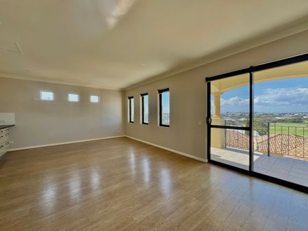 Luxury Living Across Three Levels with Uninterrupted Views. - Photo 3