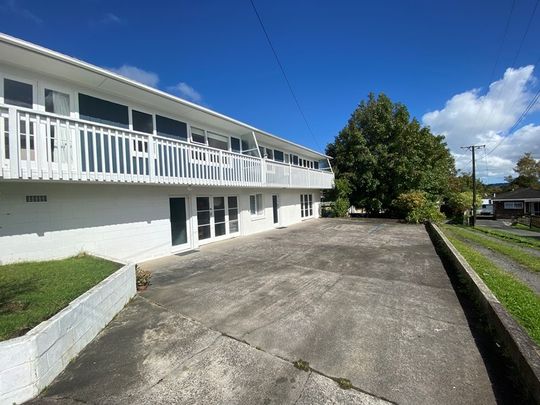 Te Atatu South - 3 Bedroom House - Photo 1