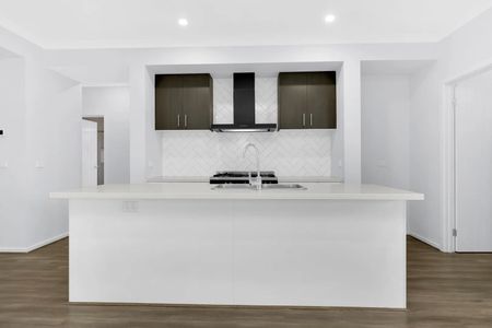 Stunning and Modern 4-Bedroom Home in Mickleham - Photo 4