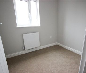 2 bedroom end of terrace house to rent - Photo 2
