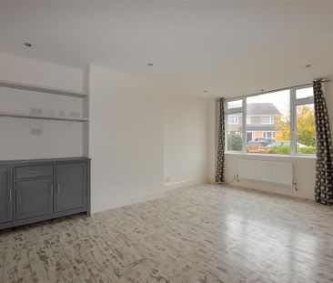 4 bedroom semi-detached house to rent - Photo 2