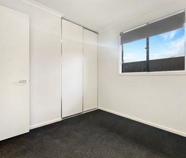 Contemporary and Spacious! - Photo 6