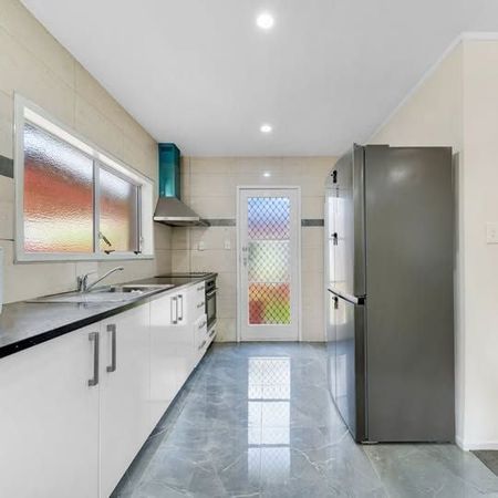 2-Bedroom Unit in Prime Papatoetoe Location - Photo 4