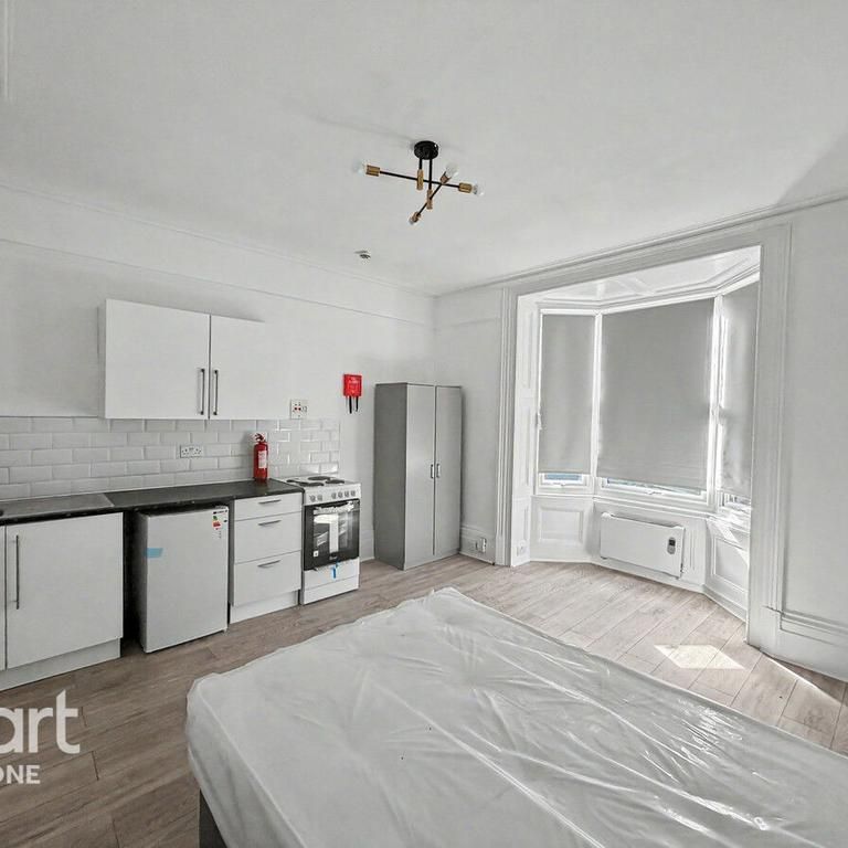 1 bedroom in a house share to rent - Photo 1