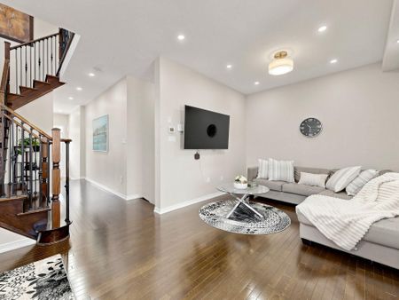 For Lease - 22 Pentonville Road, Brampton, Ontario - Photo 2