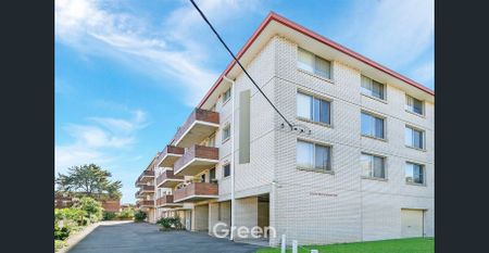 Bright & Well-Presented One-Bedroom Unit in an Ideal Location Opposite the Park & the River! - Photo 3