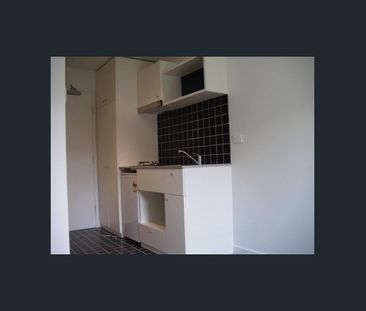 Modern & stylish fully furnished studio apartments. - Photo 3