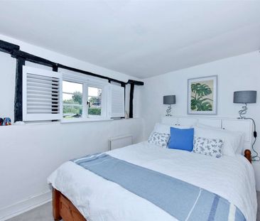 A Grade II period cottage in the heart of Henley close to the River... - Photo 4