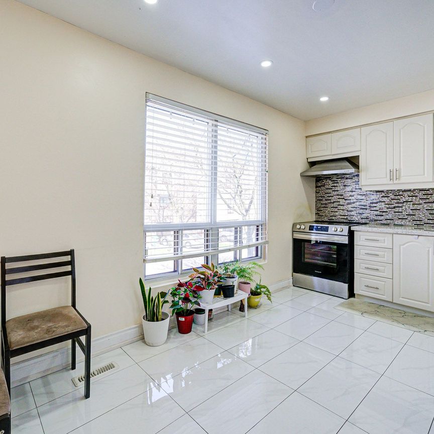 For Lease - 4020 Brandon Gate Drive Unit# 8, Mississauga, Ontario - Photo 1