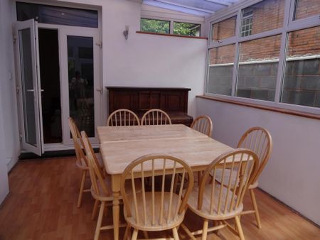4 bedroom semi-detached house to rent - Photo 3
