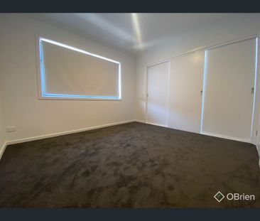 2/84 George Street, St Albans, Vic 3021 - Photo 3