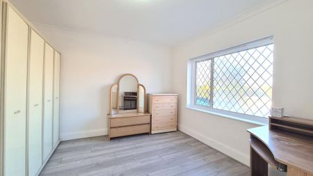 4 bedroom semi-detached house to rent - Photo 3