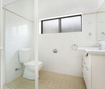 Charming Two Bedroom Apartment in a Prime Ashfield Location - Photo 1