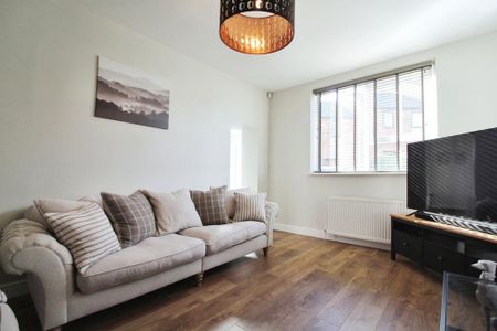 3 bedroom terraced house to rent - Photo 2