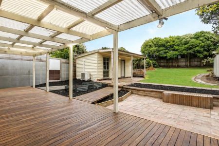 3 bedroom family home with bungalow - Photo 5