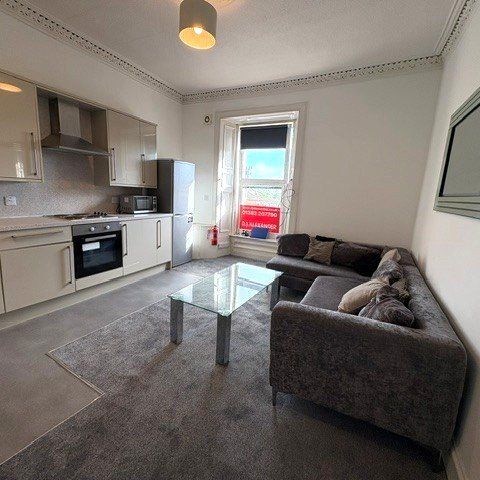 3 bedroom apartment to rent - Photo 1