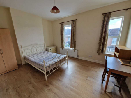 4 Bed Student Accommodation - Photo 3