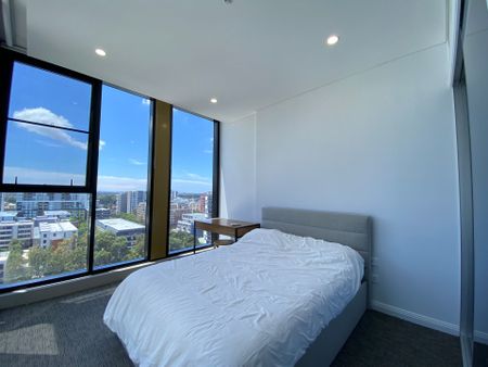 3 Bedroom Penthouse Split Level With City Views - Photo 3