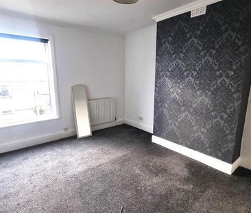 2 bedroom end of terrace house to rent - Photo 4