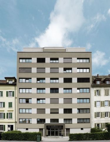 Family apartment with 4.5 rooms and closed balcony! - Photo 2