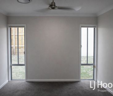 Two Living Zones - Ducted Air Conditioning - Walking Distance to Sc... - Photo 1