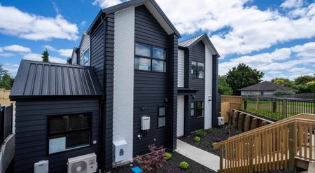 Self Contained Rooms - Opposite Hospital - Photo 3