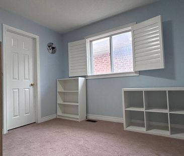 For Lease - 385 Comiskey Crescent, Mississauga, Ontario - Photo 3